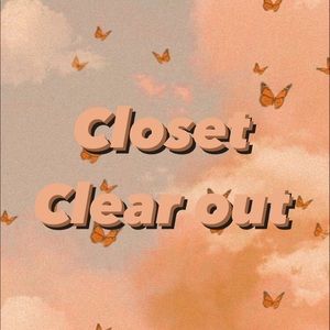 Check out my closet 💕💐